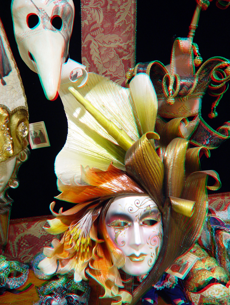 http://upload.wikimedia.org/wikipedia/commons/9/97/Venetian_masks.jpg