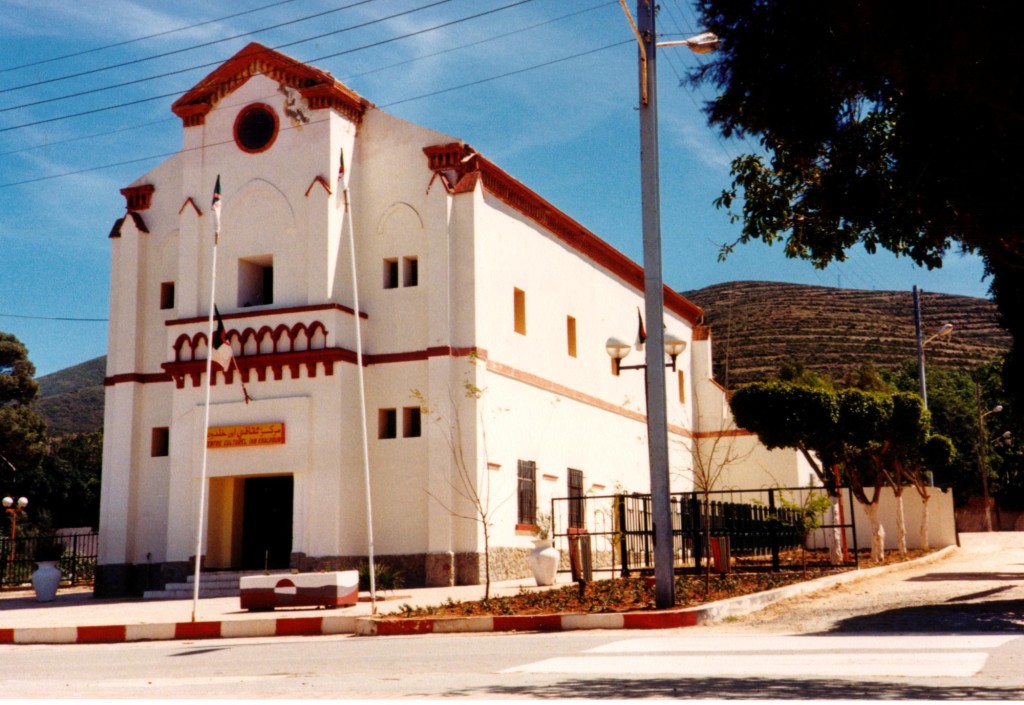 L'ancienne église, transformée en centre culturel