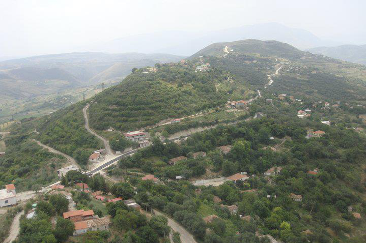 Foto de la vilaĝo Hekal, Fajro, Albanio