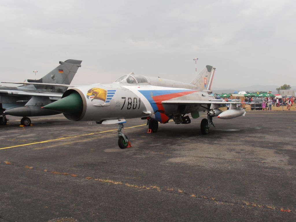 MiG-21MF_(7801).jpg