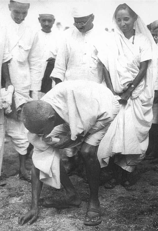 Gandhi, Dandi Salt March, April 1930