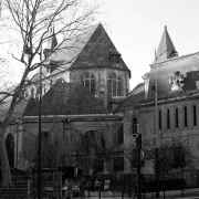 Église et chapelle des catéchismes.