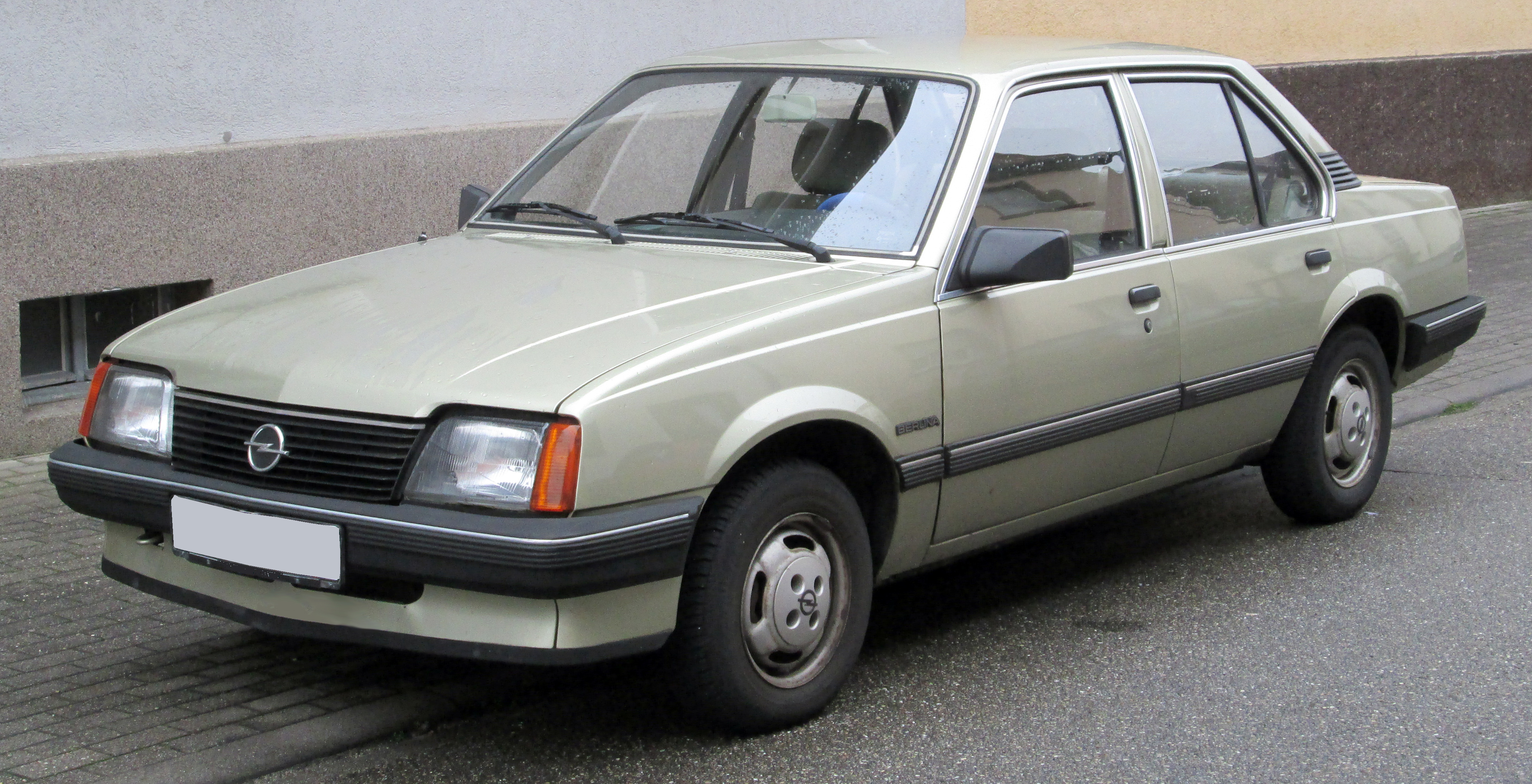 Opel_Ascona_C_front_20130104.jpg