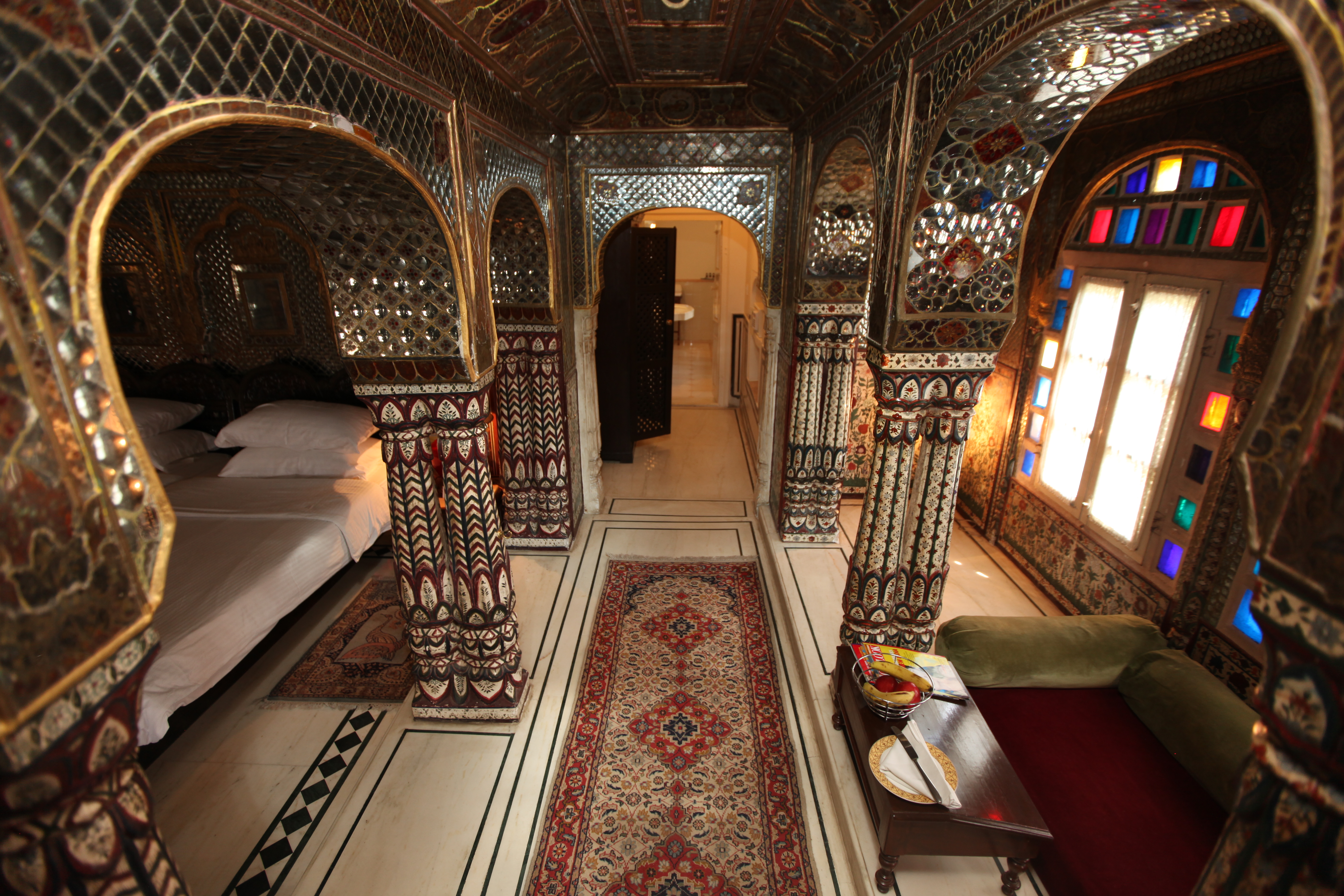Jaipur Hotel. Sheesh Mahal Suite.