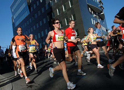 Lari dengan menempuh jarak 42.195 meter disebut lari