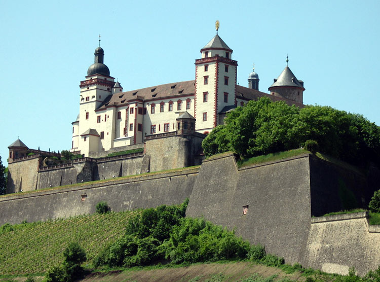 [Bild: Wuerzburg_Festung_Marienberg.jpg]