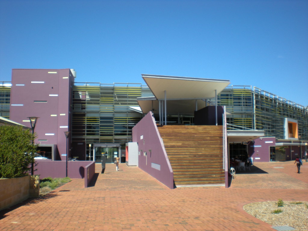 http://upload.wikimedia.org/wikipedia/commons/9/9c/Edith_Cowan_University_Joondalup_library.jpg