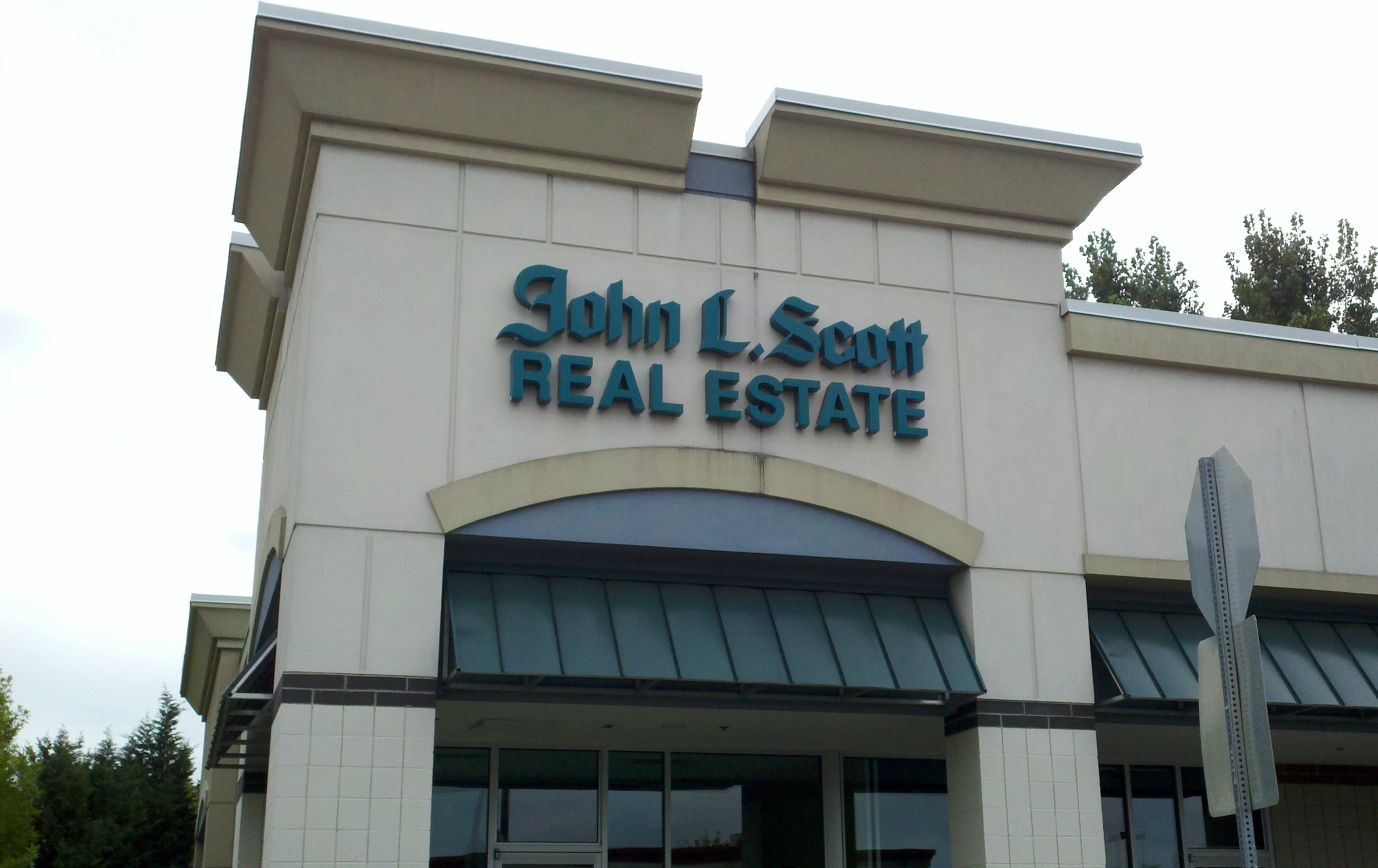 Description John L Scott Real Estate office  Hillsboro, Oregon.jpg