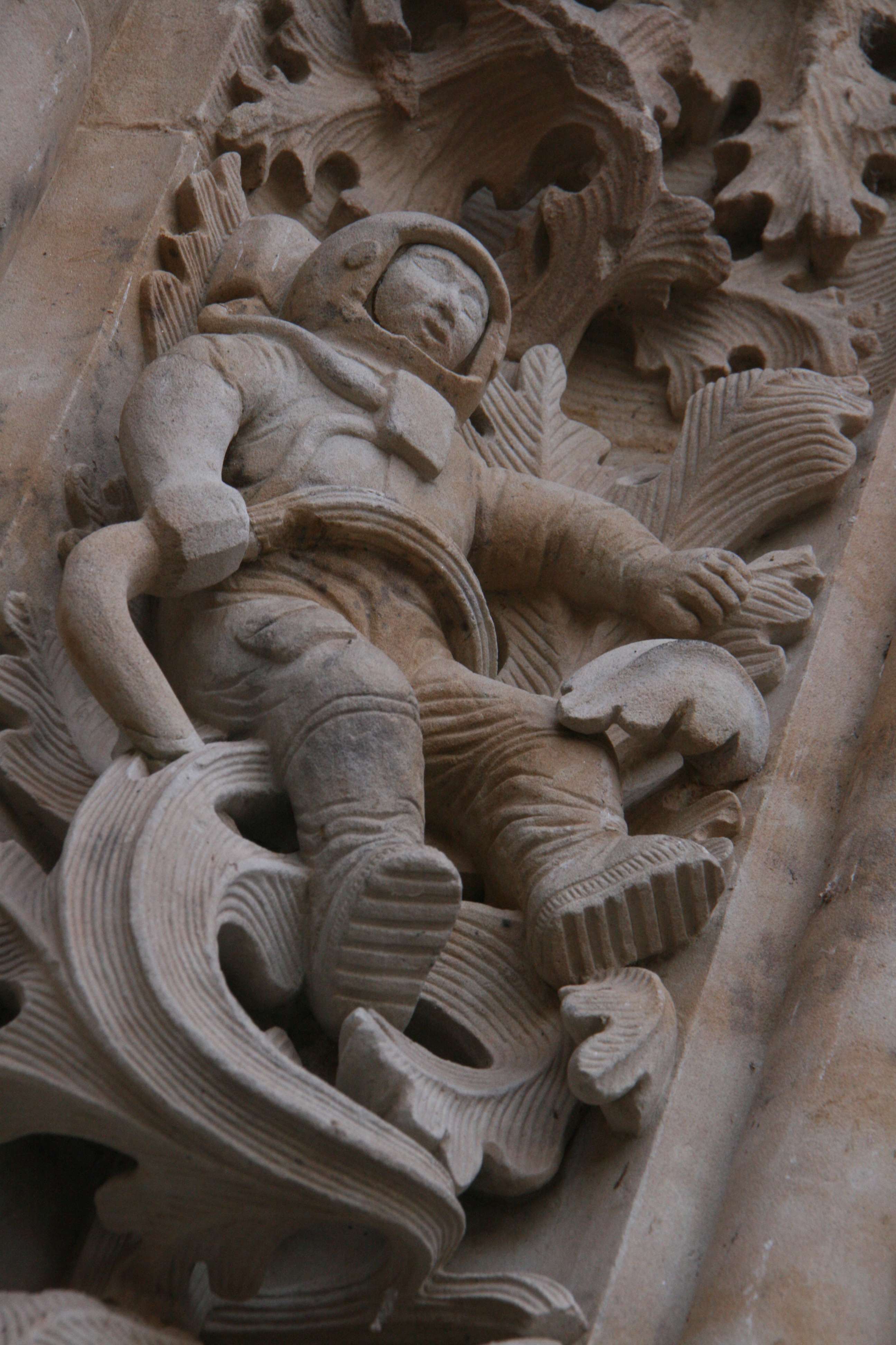 http://upload.wikimedia.org/wikipedia/commons/9/9e/Astronauta_Salamanca-Catedral.jpg
