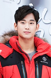 Berkas:Kim Soo-hyun at a fansigning event for Bean Pole Outdoor, 21 November 2014 02.jpg