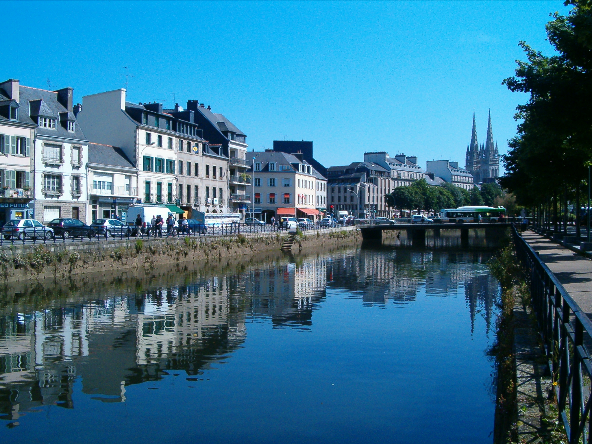 Đặt vé máy bay  Quimper, Pháp