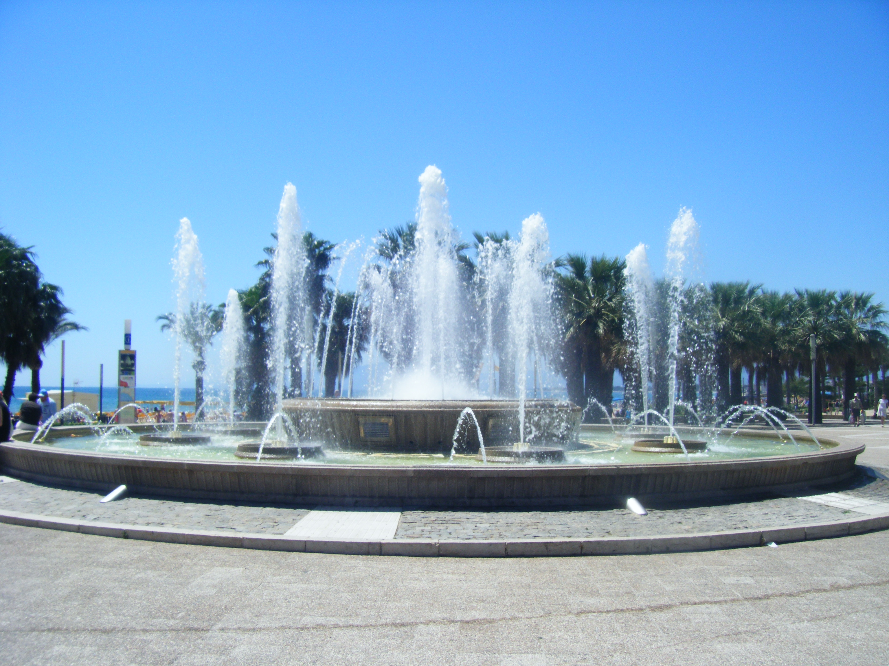 File:Salou Fountain.JPG