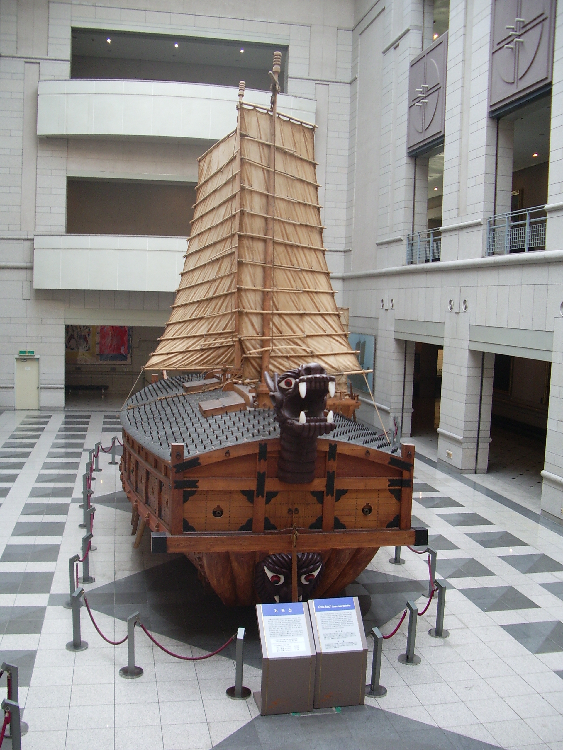 http://upload.wikimedia.org/wikipedia/commons/9/9f/Turtle_boat.jpg