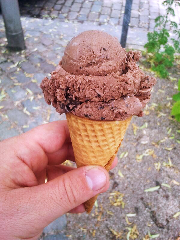 Ice_cream_cone_.jpg