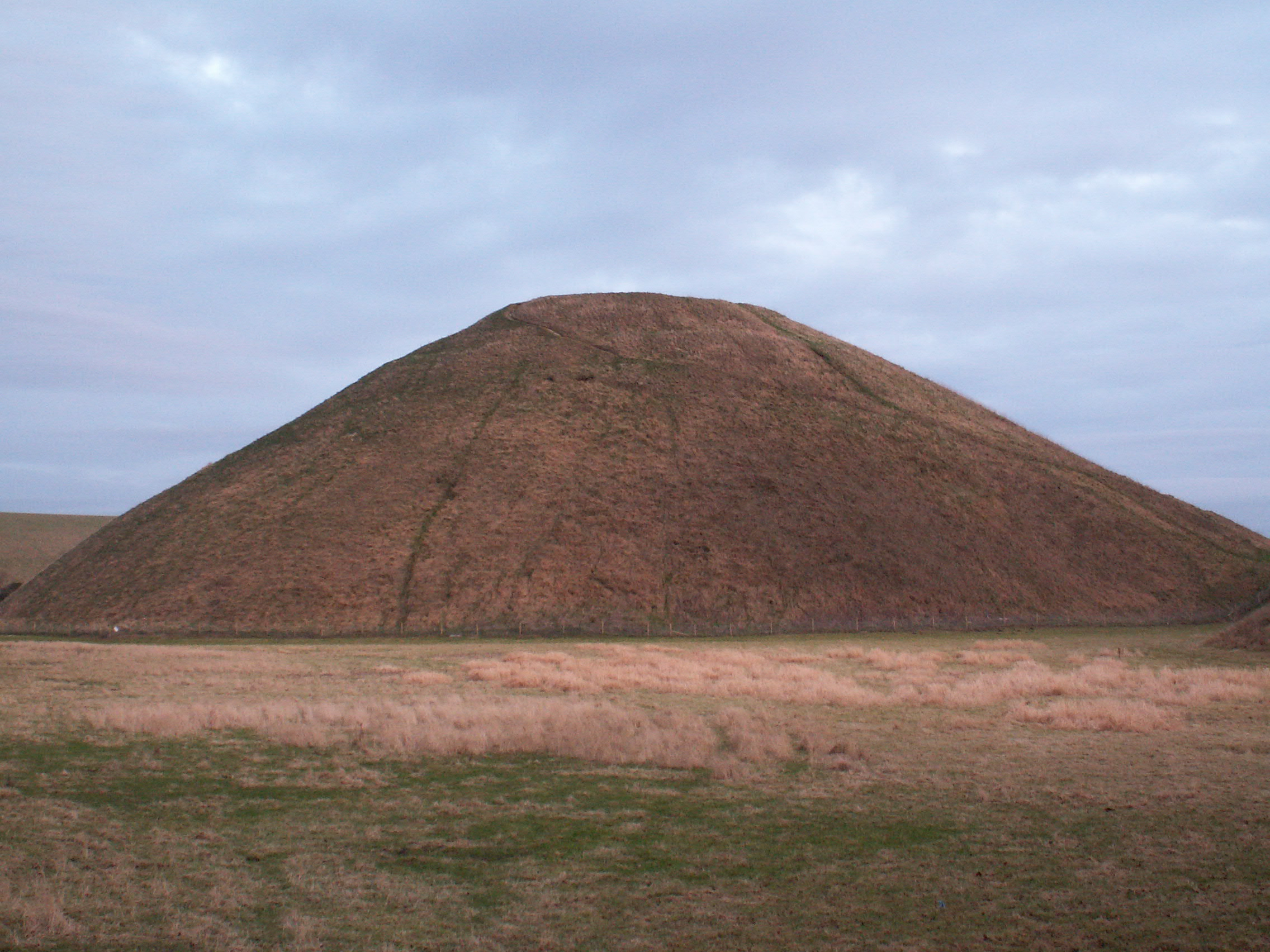 Description Silbury Hill DB.jpg