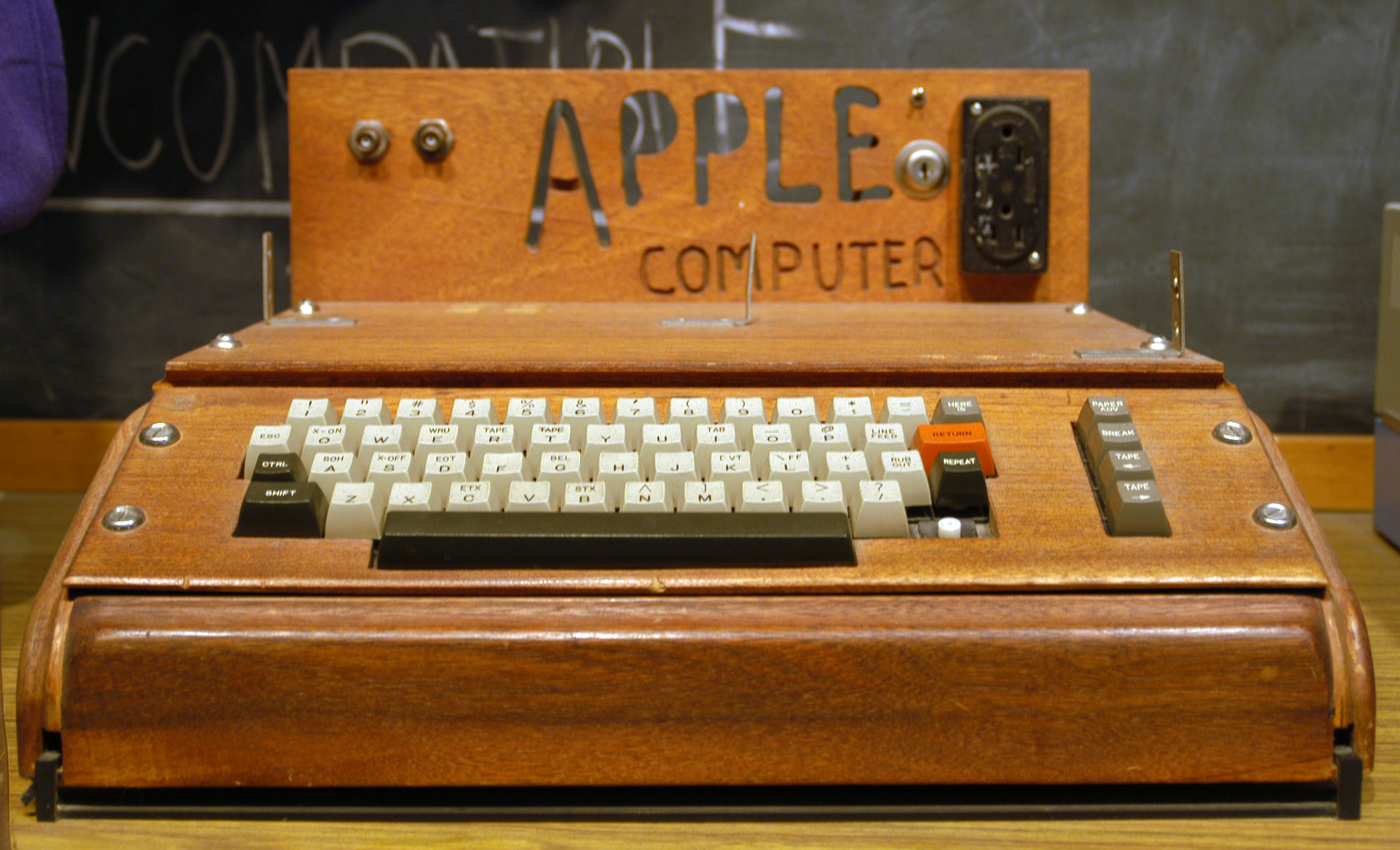 Antique Computers - Apple I
