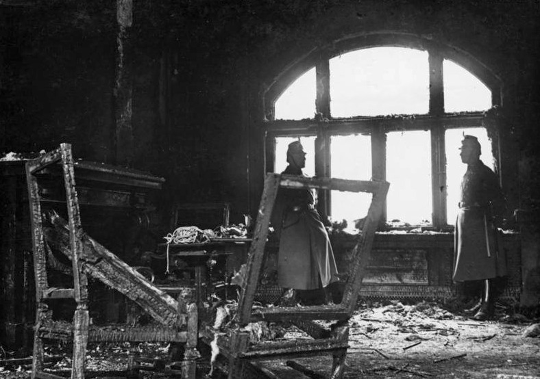 File:Bundesarchiv Bild 102-14367, Berlin, Reichstag, ausgebrannte Loge.jpg