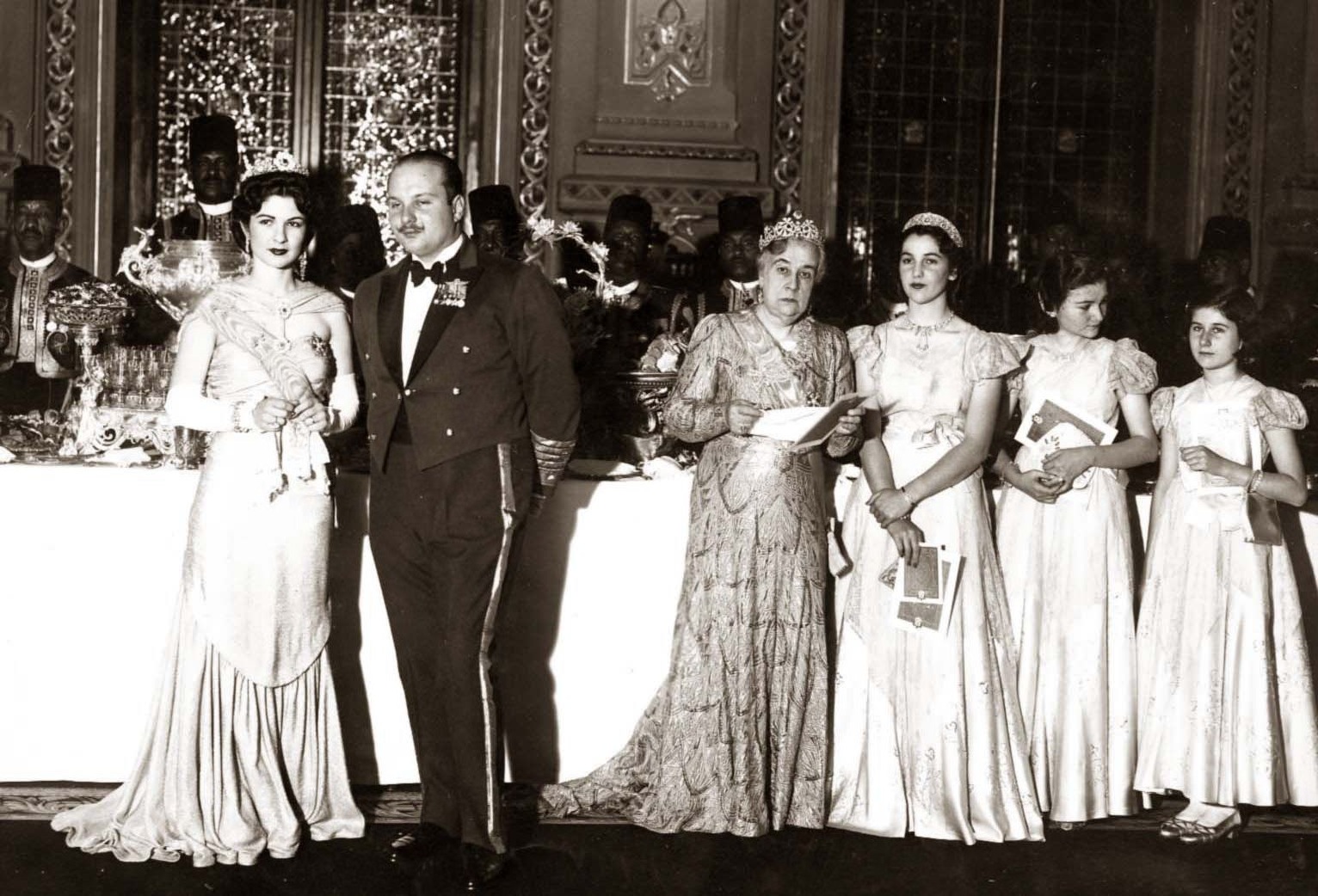 http://upload.wikimedia.org/wikipedia/commons/a/a1/ModernEgypt,_Farouk_I%27s_Birthday_Parties,_DHP13655-27-8_01.jpg