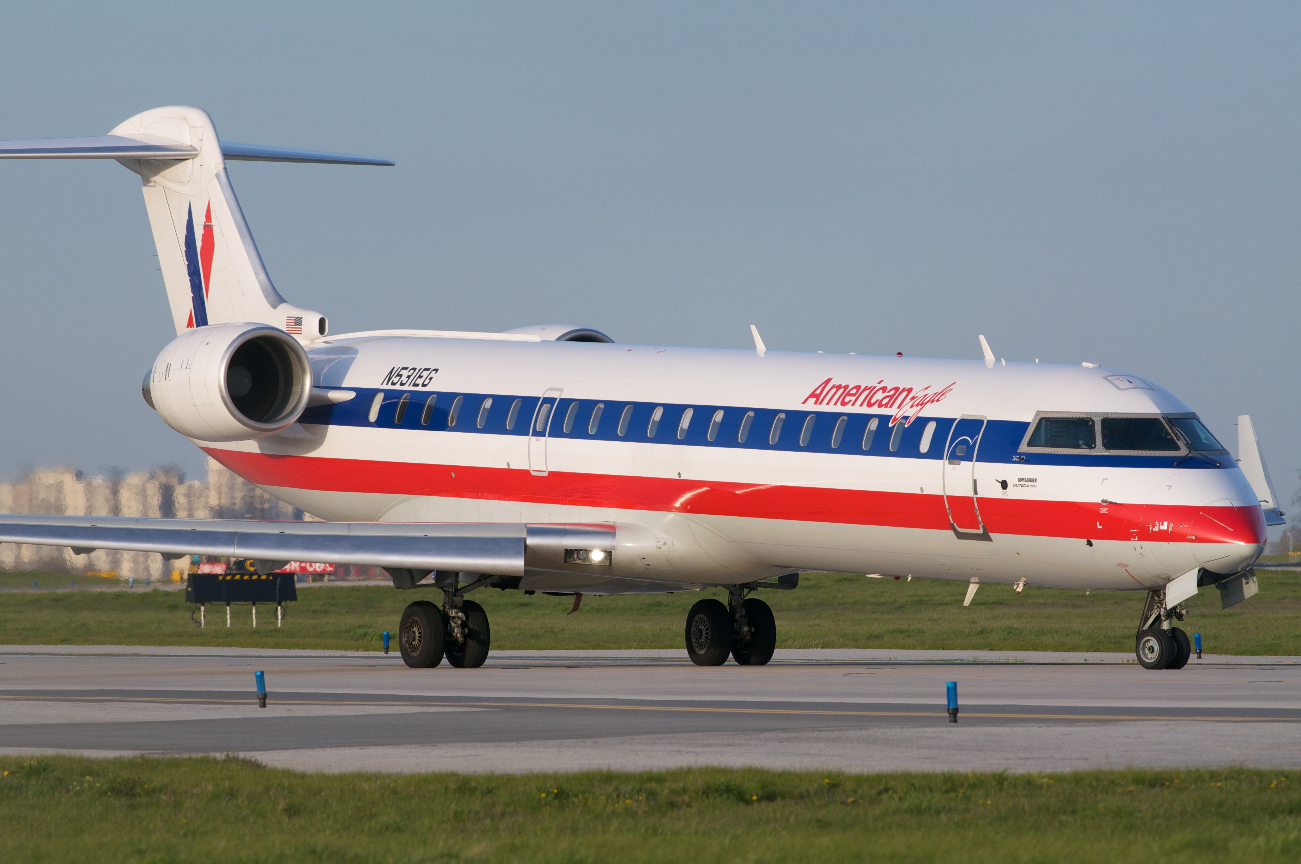 Description American Eagle Bombardier CRJ-700 N531EG.jpg