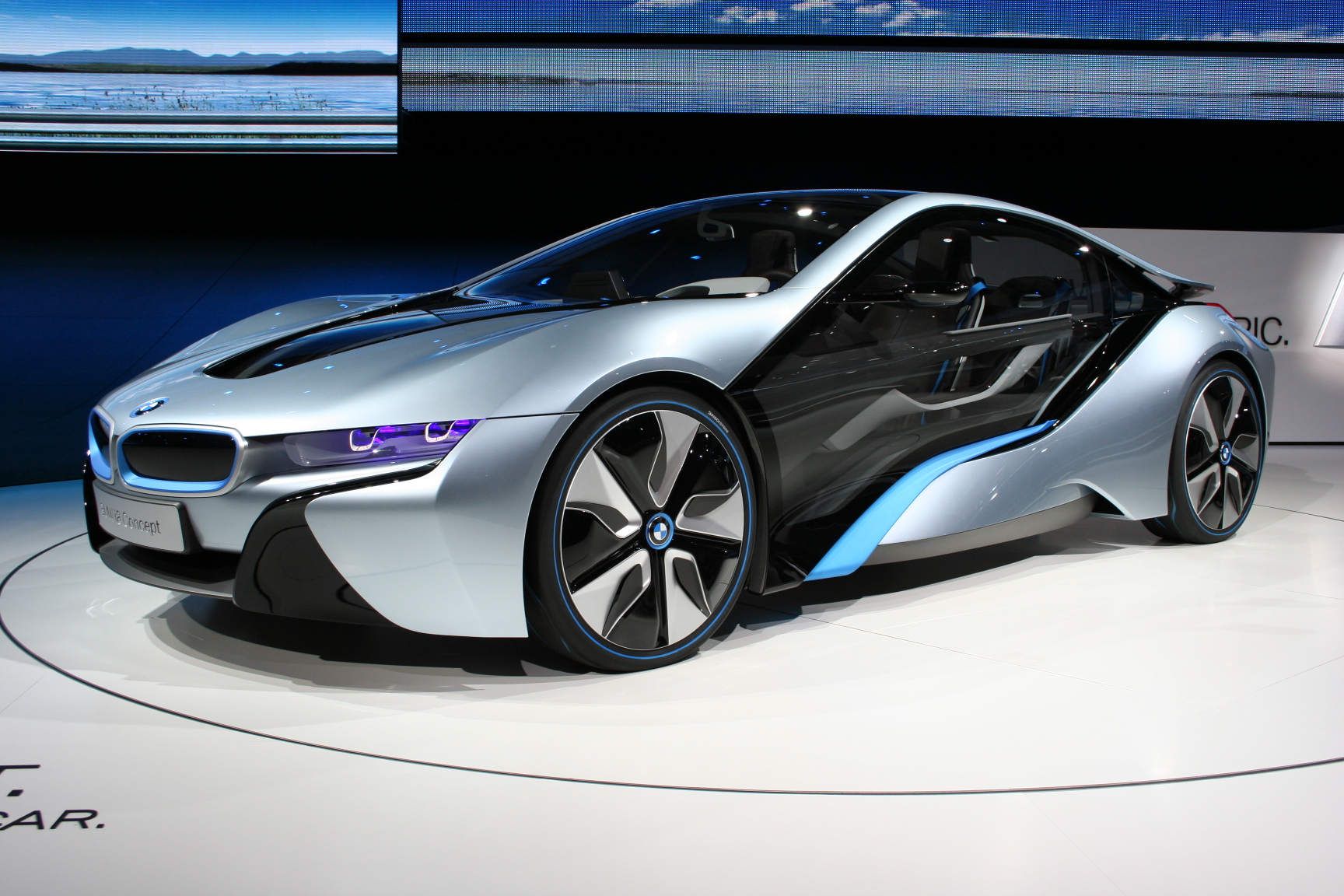 [Obrázek: BMW_i8_Concept_IAA.jpg]