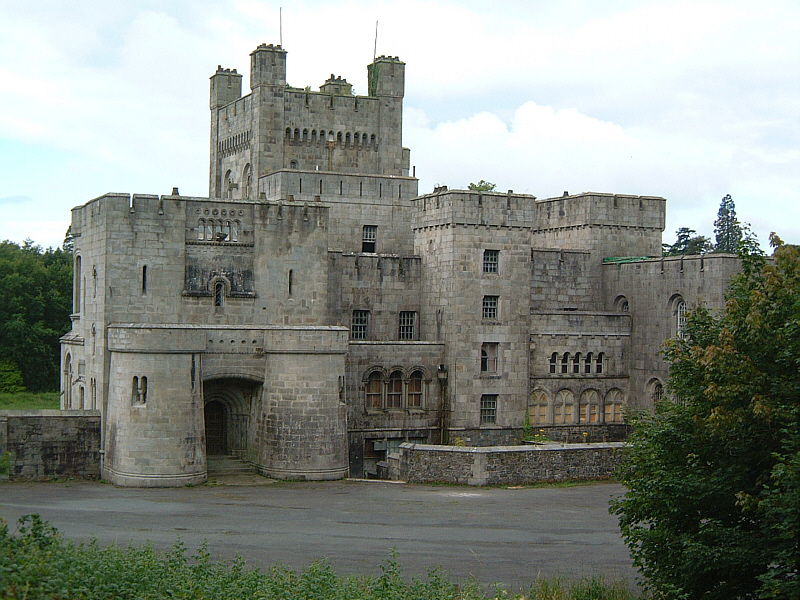 http://upload.wikimedia.org/wikipedia/commons/a/a2/GosfordCastle.jpg