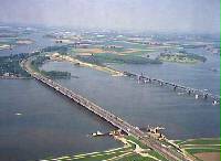 Moerdijk bridges in 2001 Moerdijkbrug overzicht.jpeg