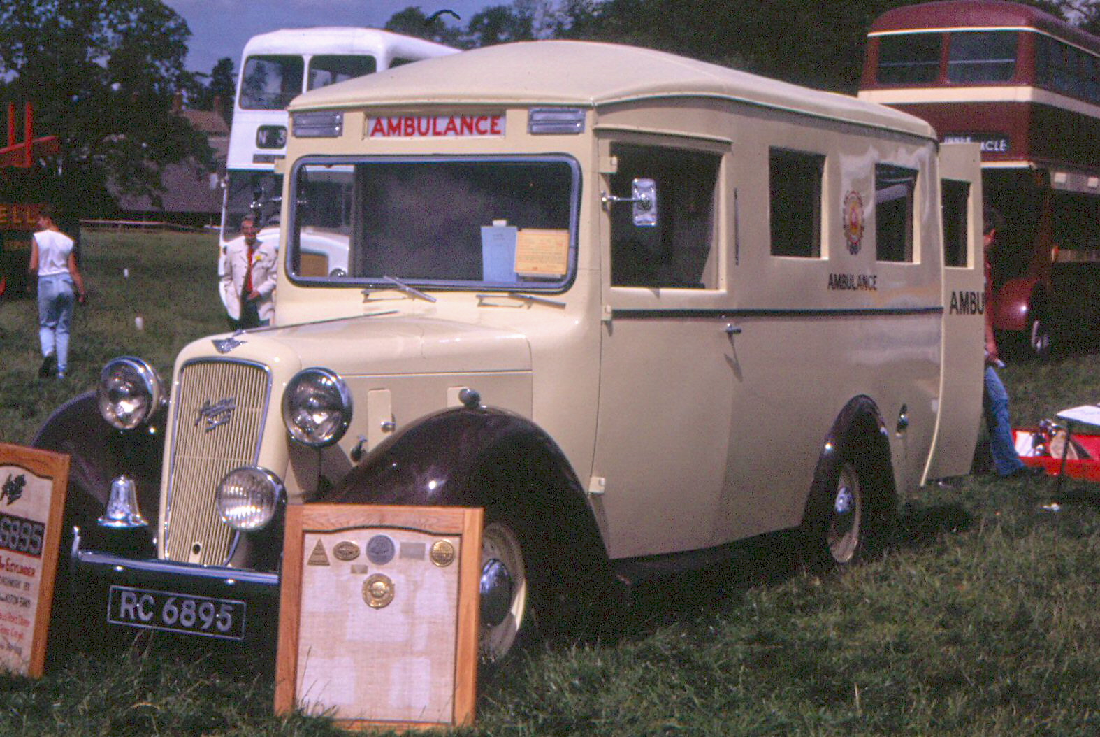 RC_6895_-_1939_Austin_Ambulance_3508524420.jpg