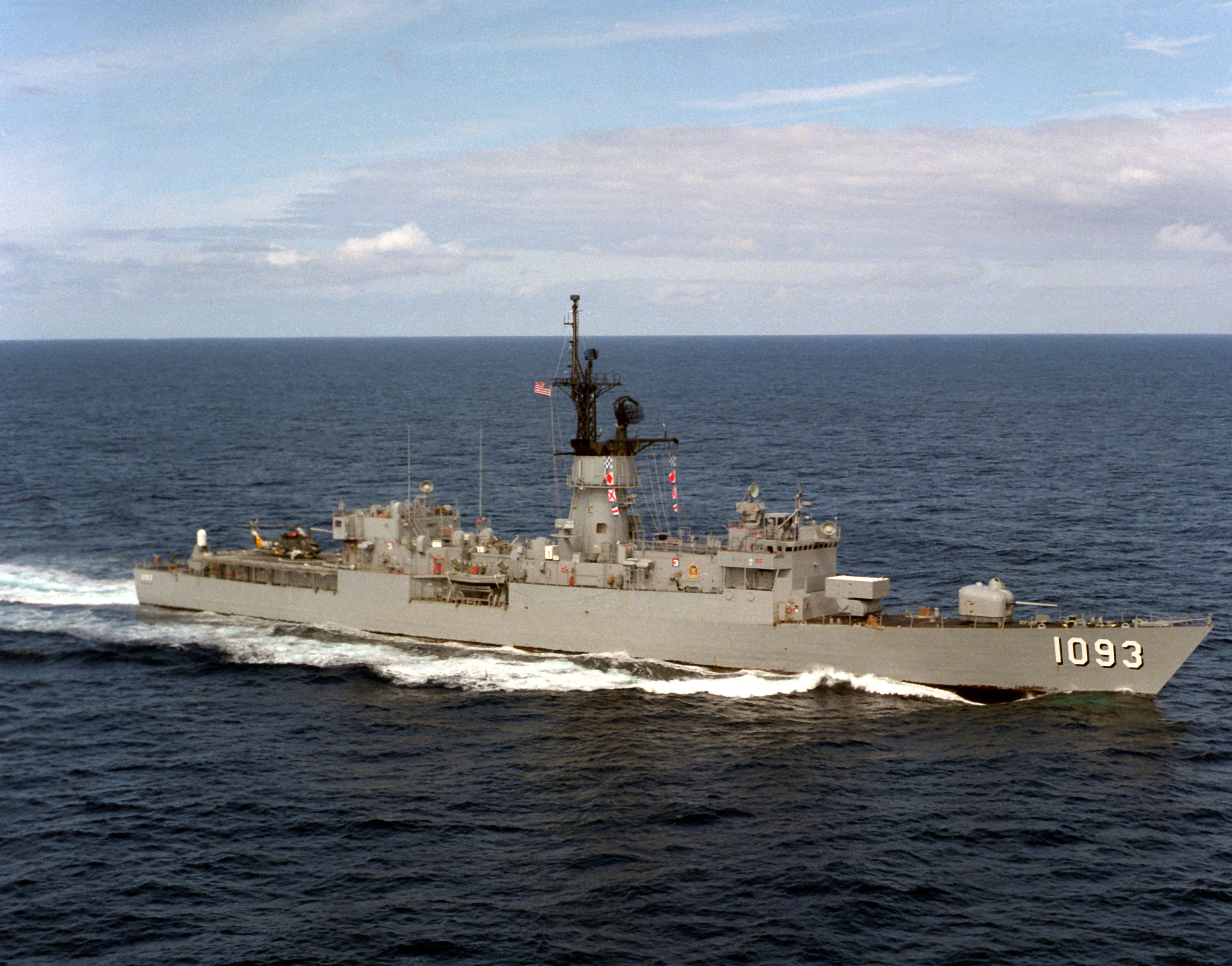 USS_Capodanno_(FF-1093).jpg
