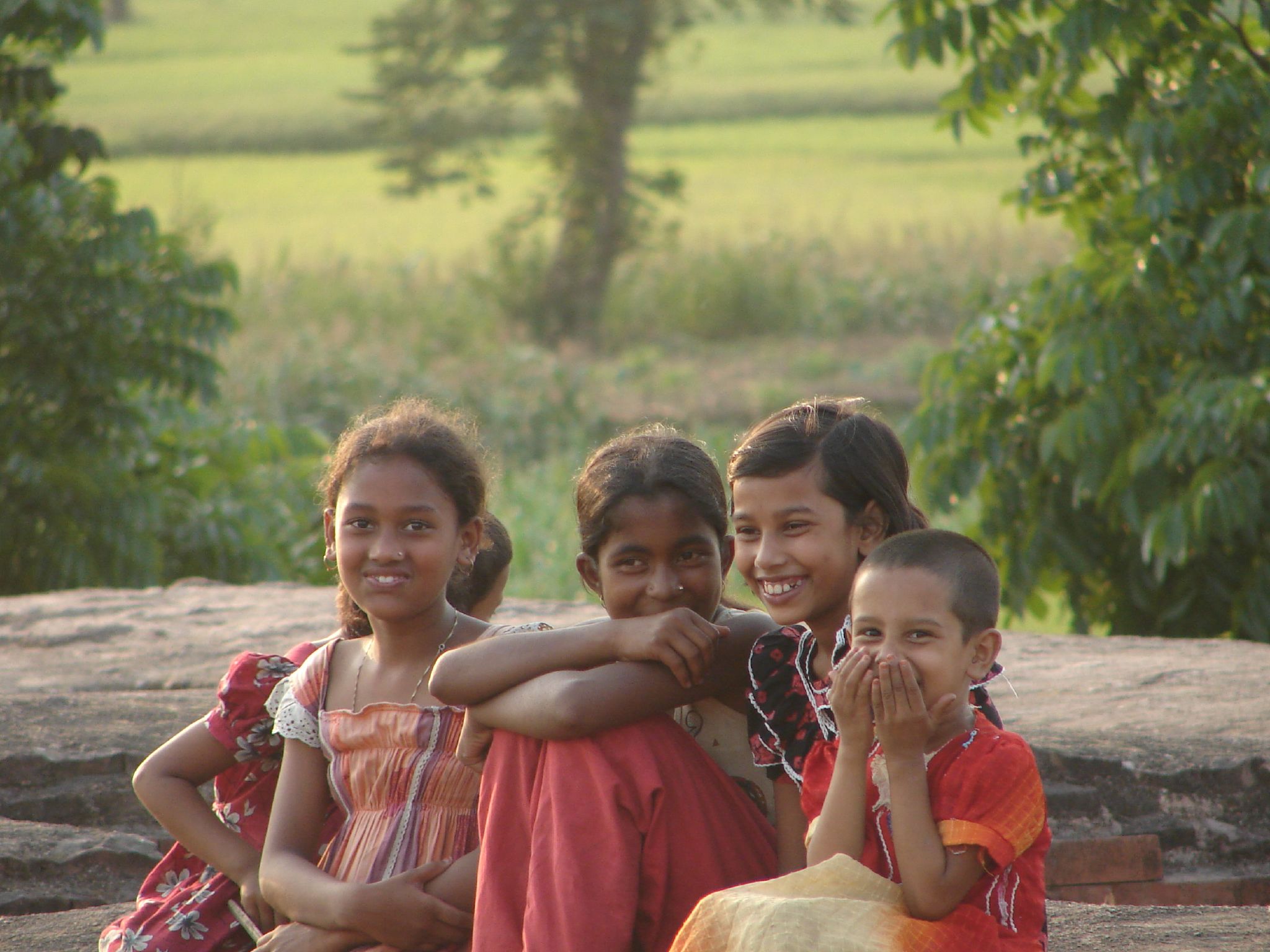 La paz comienza con una sonrisa, niños en Bangladesh, mayo 2008