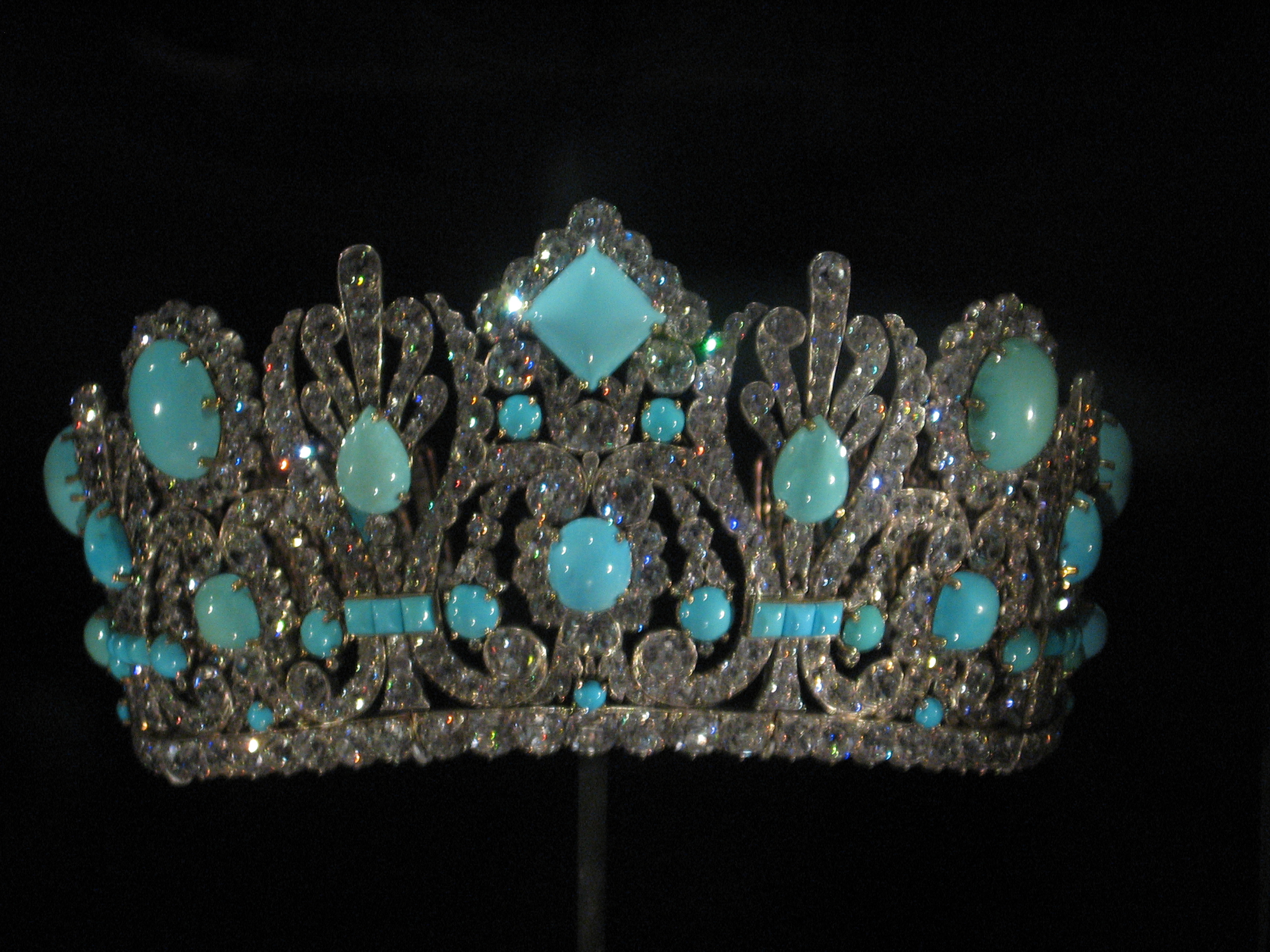 http://upload.wikimedia.org/wikipedia/commons/a/a4/The_Marie_Louise's_diadem.JPG