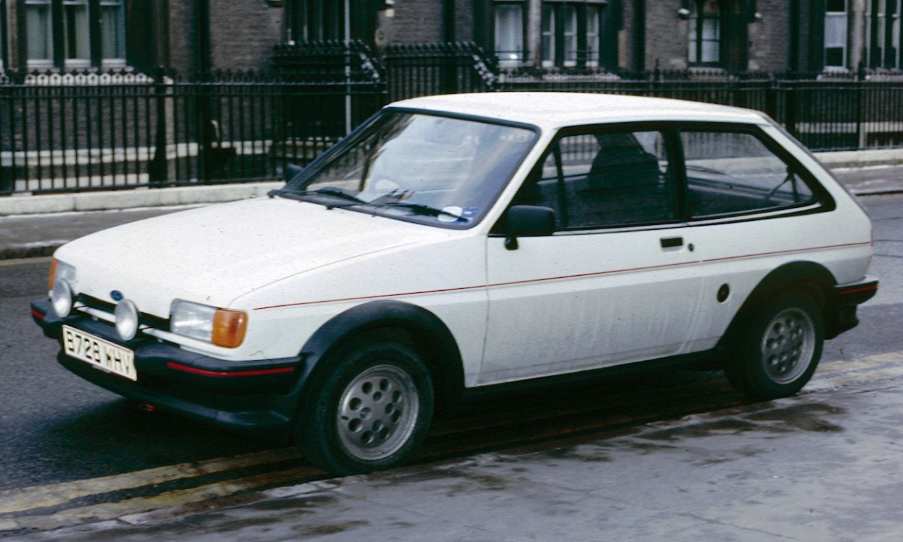 Ford_Fiesta_2_XR2_1984.jpg