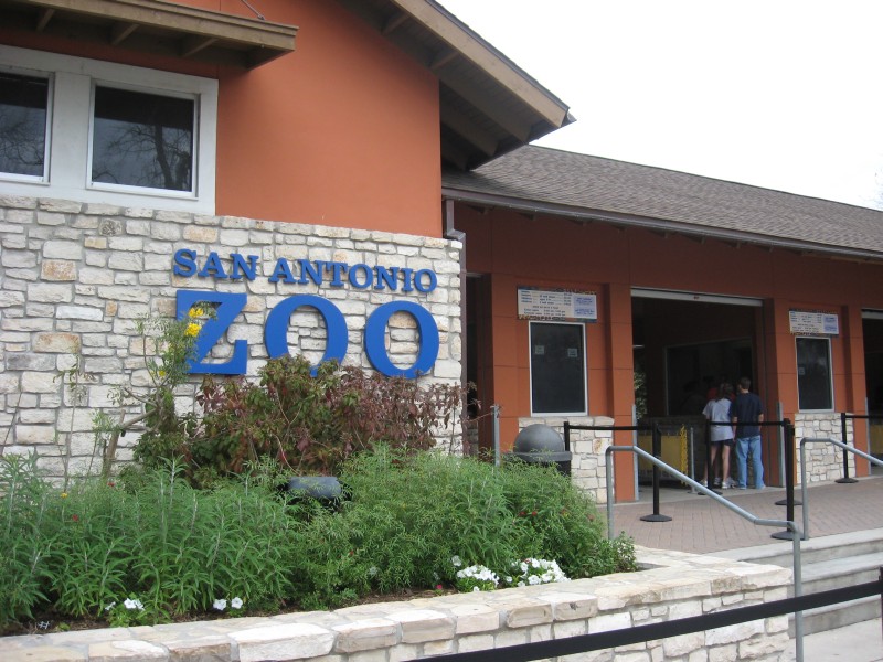 File:San Antonio Zoo entrance -Texas -USA-9Mar2009.jpg - Wikipedia