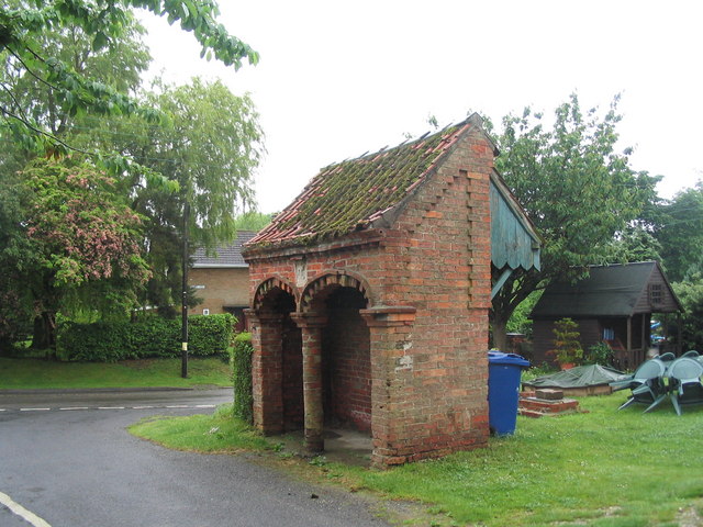 File:"Rest and be thankful" shelter on Back Lane, Searby - geograph.org.uk - 851171.jpg