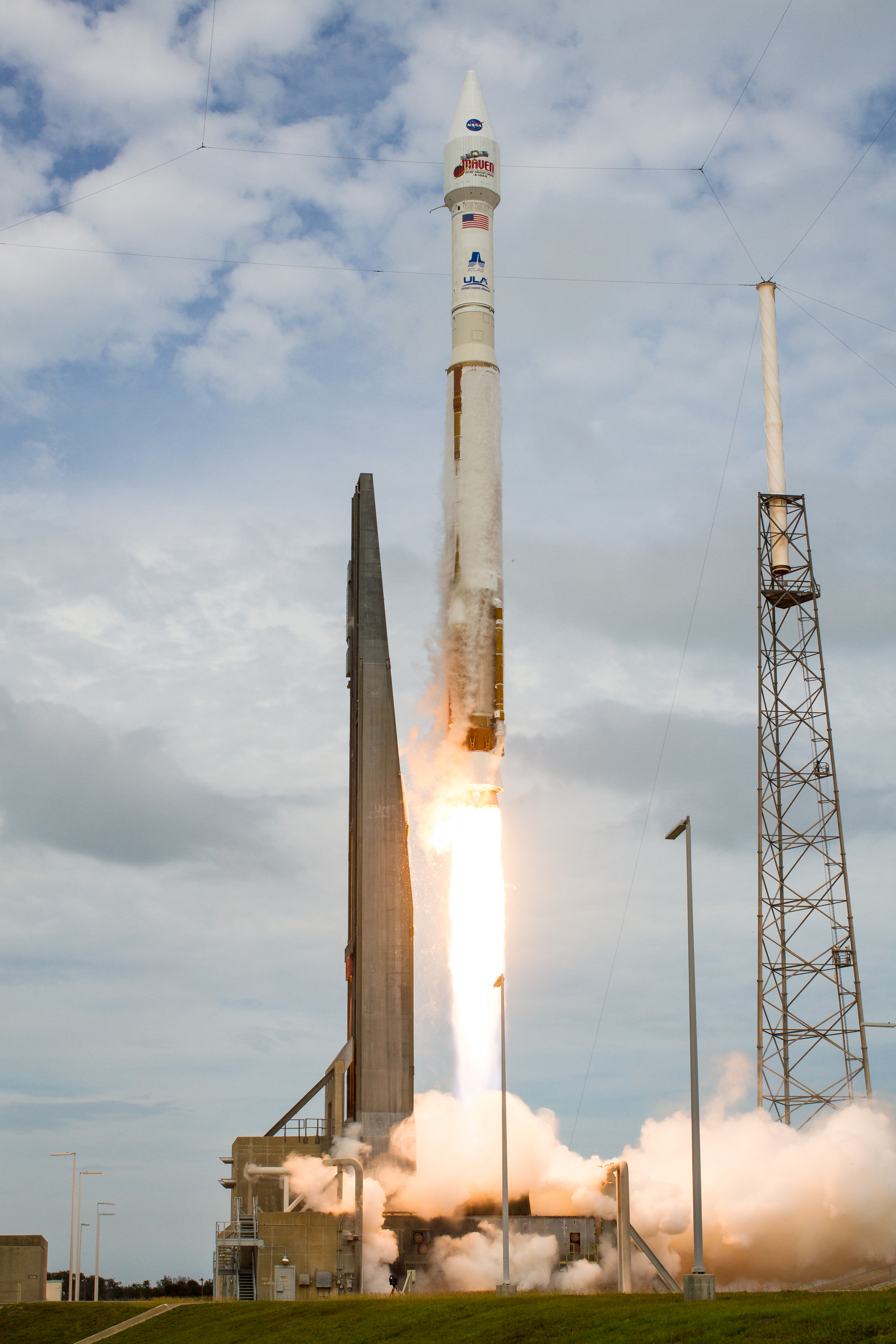 Atlas_V_launches_with_MAVEN_(20131118000