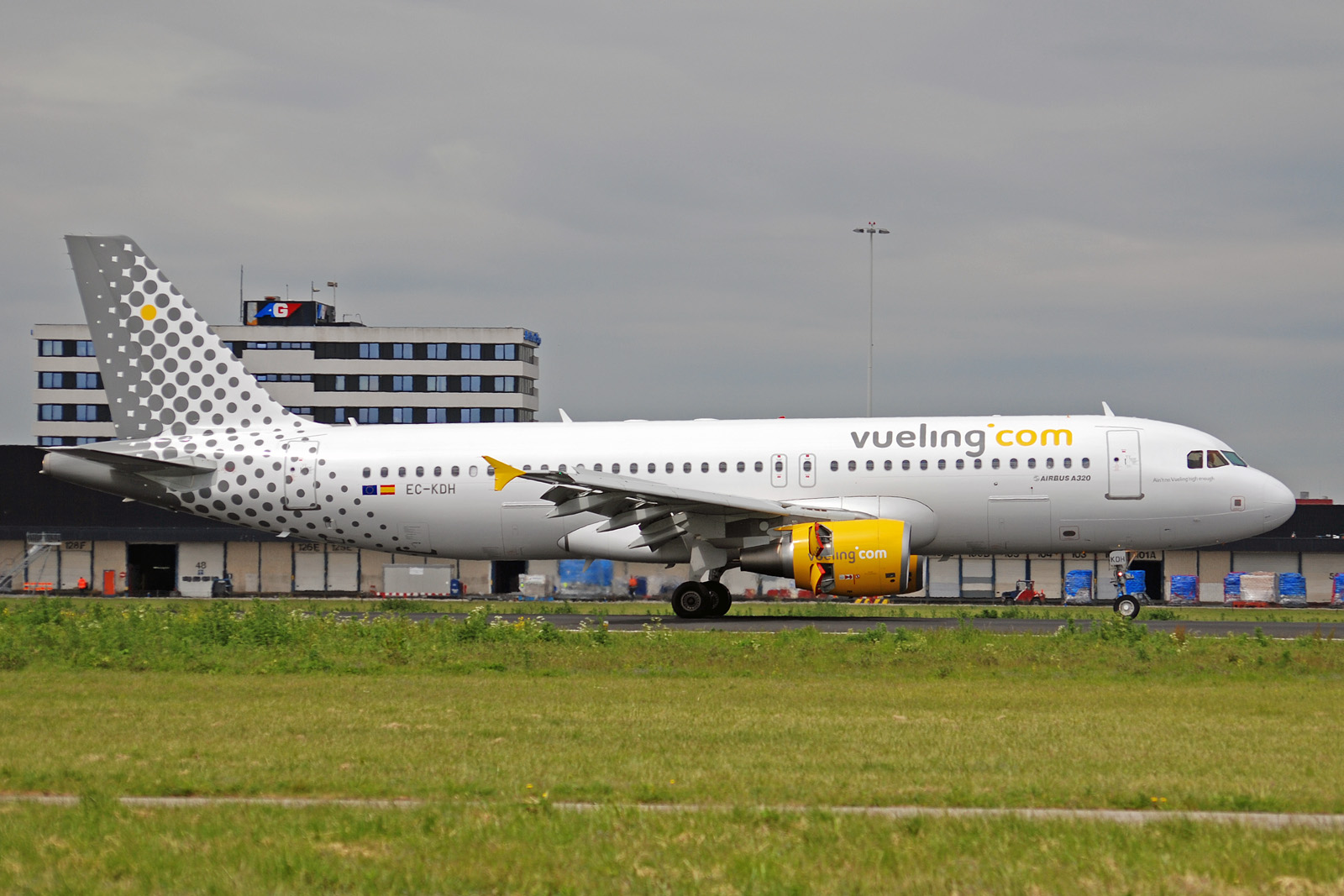 Airline Vyuling Airlines (Vueling Airlines). Official sayt.2