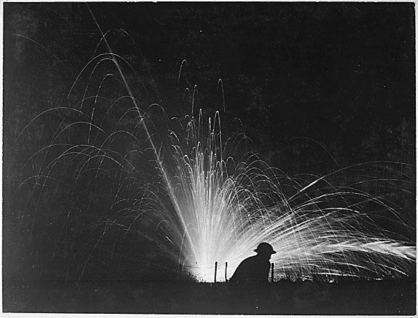 upload.wikimedia.org/wikipedia/commons/a/a9/Phosphorus_explosion.gif