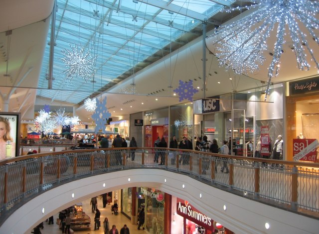 File:Pre Christmas shopping - geograph.org.uk - 1103457.jpg
