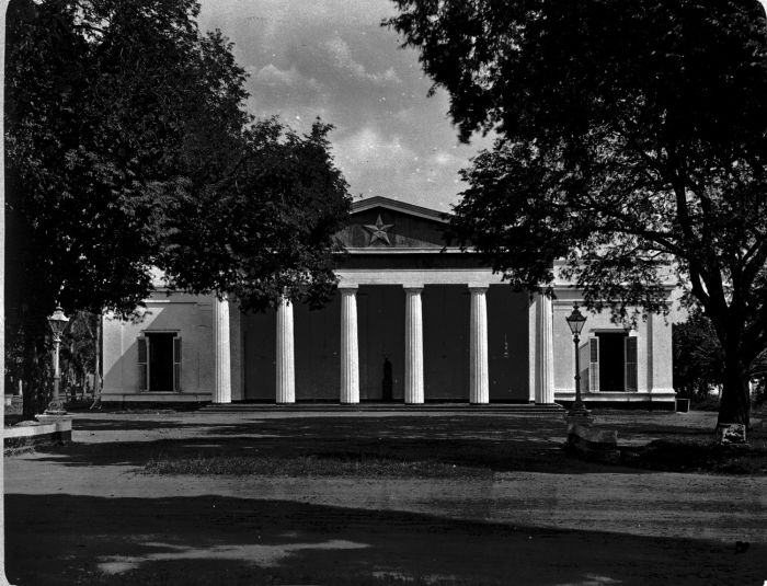 Bestand:COLLECTIE TROPENMUSEUM Het oudste gebouw van de Vrijmetselarij in Weltevreden Batavia. TMnr 60005555.jpg