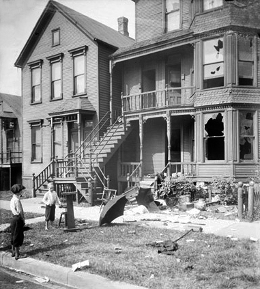 Chicago_race_riot%2C_house_with_broken_windows_and_debris_in_front_yard.jpg