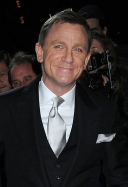 ファイル:Daniel Craig at a film premiere in New York.jpg