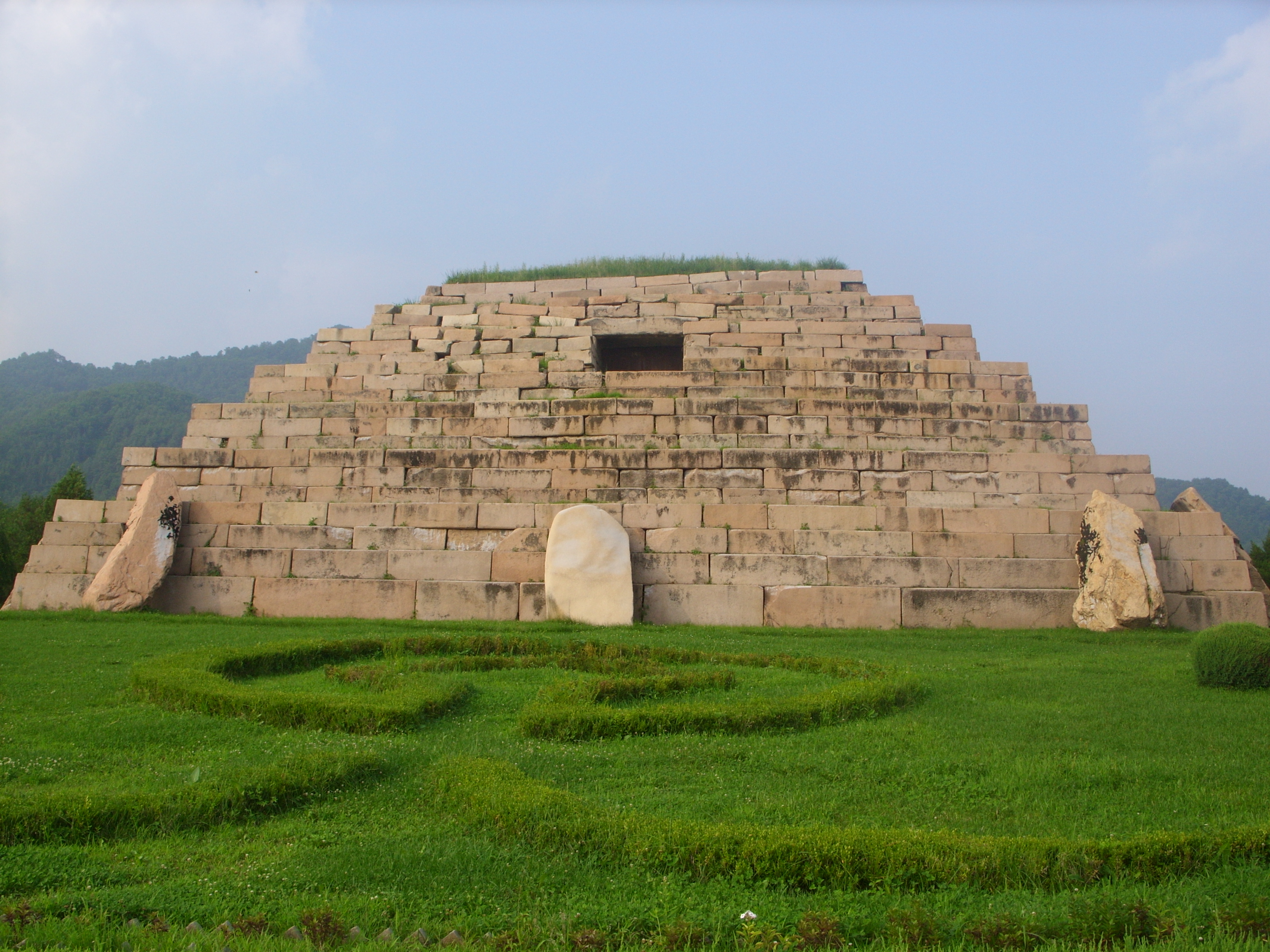 Tomb_of_the_General_1.jpg