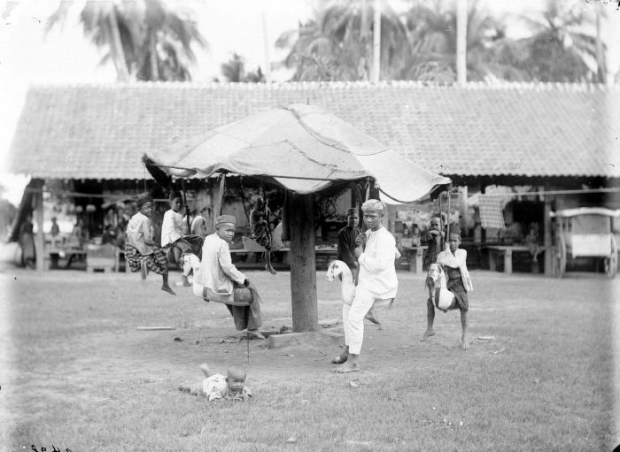 Permainan Anak Belanda & Pribumi Pada Masa Penjajahan [ www.BlogApaAja.com ]