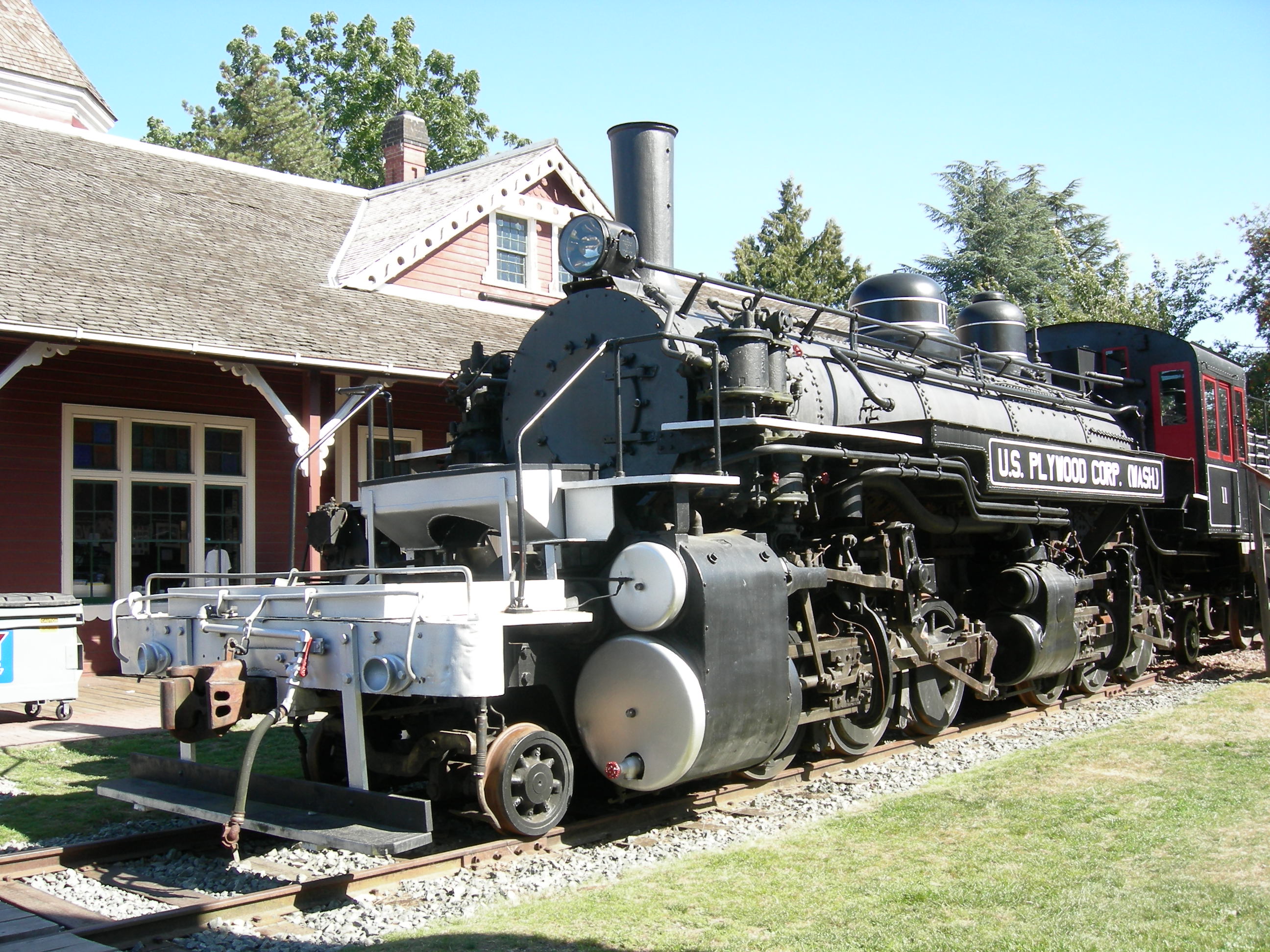 U.S._Plywood_Corp_train_engine.jpg