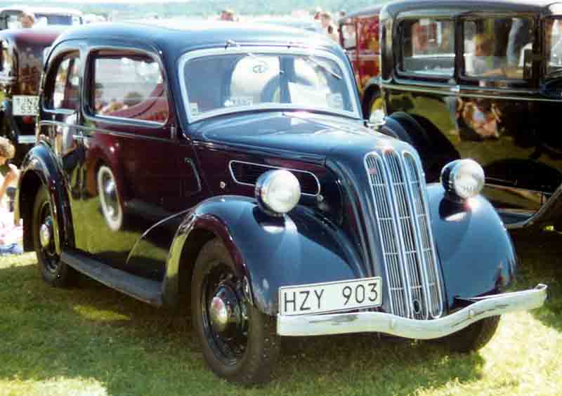 1938_Ford_7W_Ten_Junior_De_Luxe_Saloon_HZY903.jpg