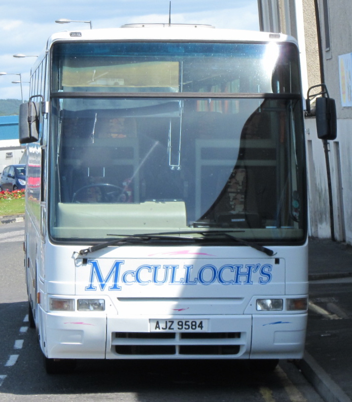 Le jeu du nombre en image... (QUE DES CHIFFRES) - Page 38 McCulloch's_coach_(AJZ_9584)_Volvo_B10M_Plaxton_Premiere,_Stranraer,_1_July_2011