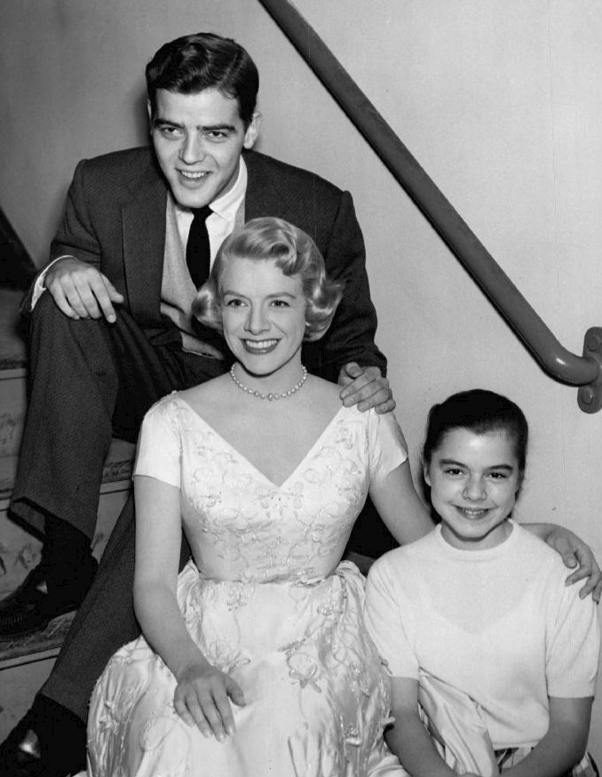 Nick,_Rosemary_and_Gail_Clooney_1957.JPG