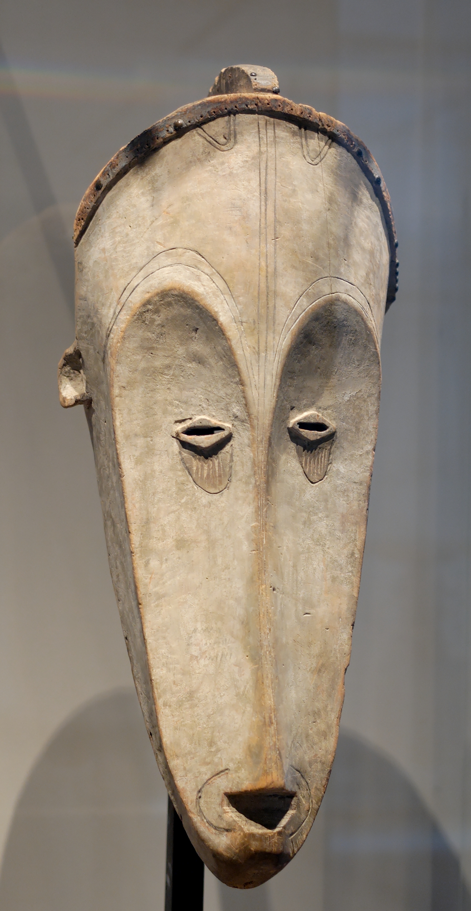 File:Fang mask Louvre MH65-104-1.jpg - Wikimedia Commons