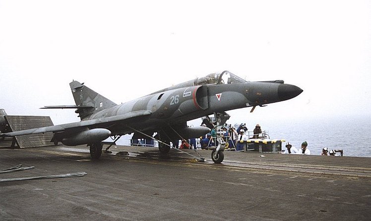 http://upload.wikimedia.org/wikipedia/commons/b/b0/Super-Etendard_1.jpg