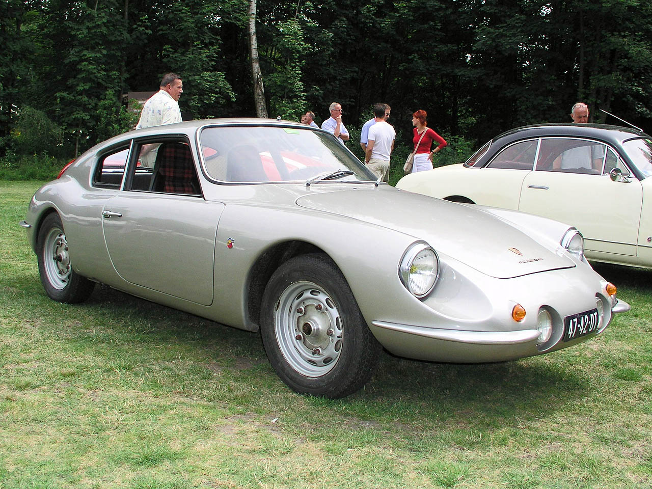 http://upload.wikimedia.org/wikipedia/commons/b/b1/1965_Apal_Coupe_fr3q.JPG