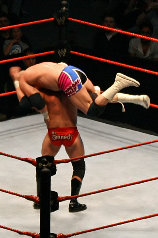 GRANDES LUCHAS DEL AÑO: MAYO!!!! Kennedy-fireman's-carry-on-Holly,-RLA-Melb-10.11.2007